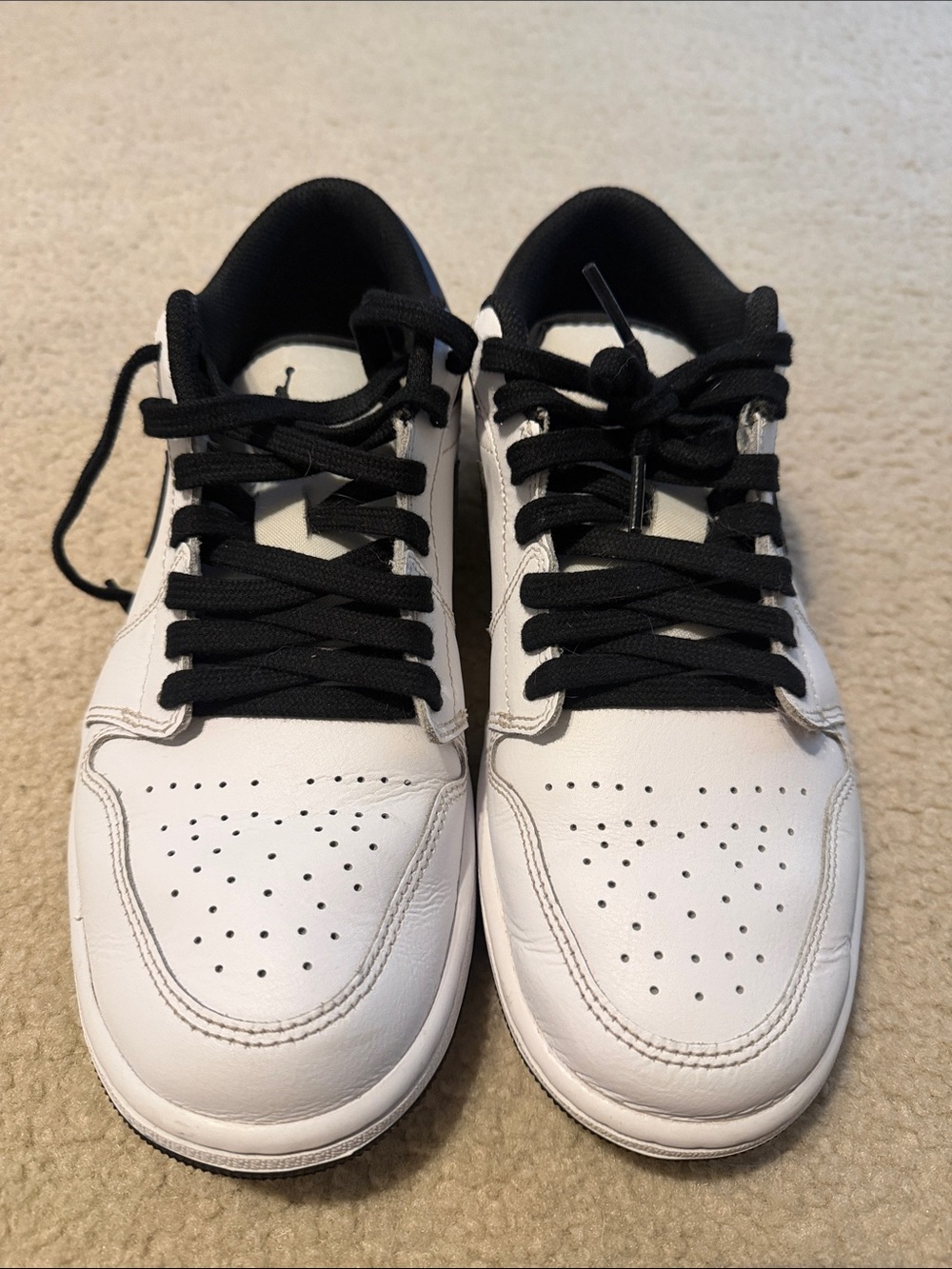 Jordan 1 low in white and black. Mens 8.5